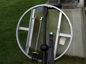 Weitere Bestandteile der Glocke: das Schwingrad, der Klöppel und die Hängeeisen.