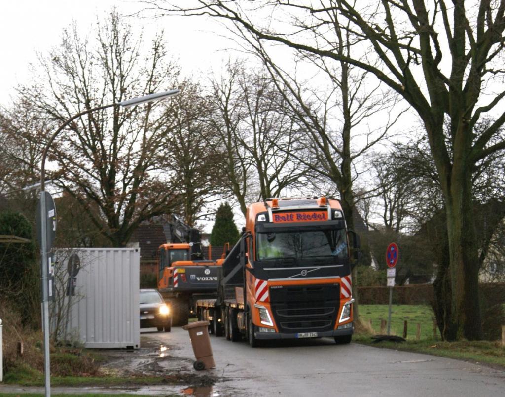 Baufahrzeuge erschweren das Durchkommen