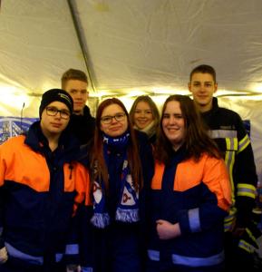 Die Jugendfeuerwehr kümmerte sich umd as leibliche Wohl