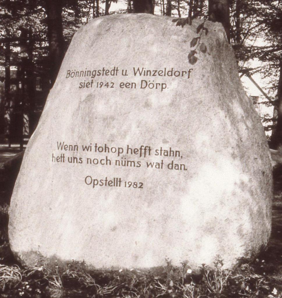 Im Jahr 1982 wurde der Gedenkstein ohne Wappen aufgestellt Foto: Heimatverein Bönningstedt