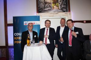 Nette Herrenrunde aus Landes- und Kommunalpolitikern