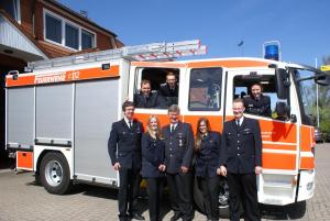 Familie Neitzel stellt die meisten aktiven Feuerwehrmitglieder in Bönnignstedt: Vater Hans Hermann mit Kindern und Schwiegertöchtern