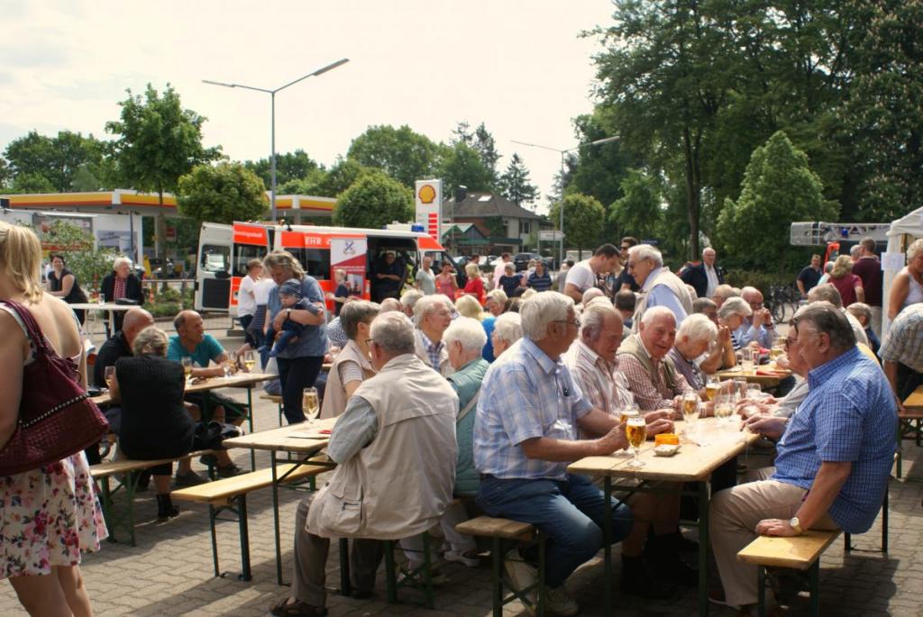Gemütliches Klönen mit Freunden und Nachbarn