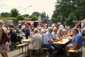 Gemütliches Klönen mit Freunden und Nachbarn