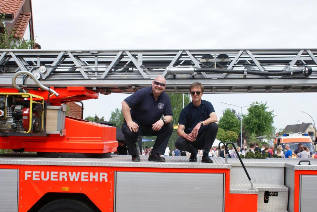 Behielten den Überblick: Wehrführer Stefan Birke (li.) und Pastor Christopher Fock