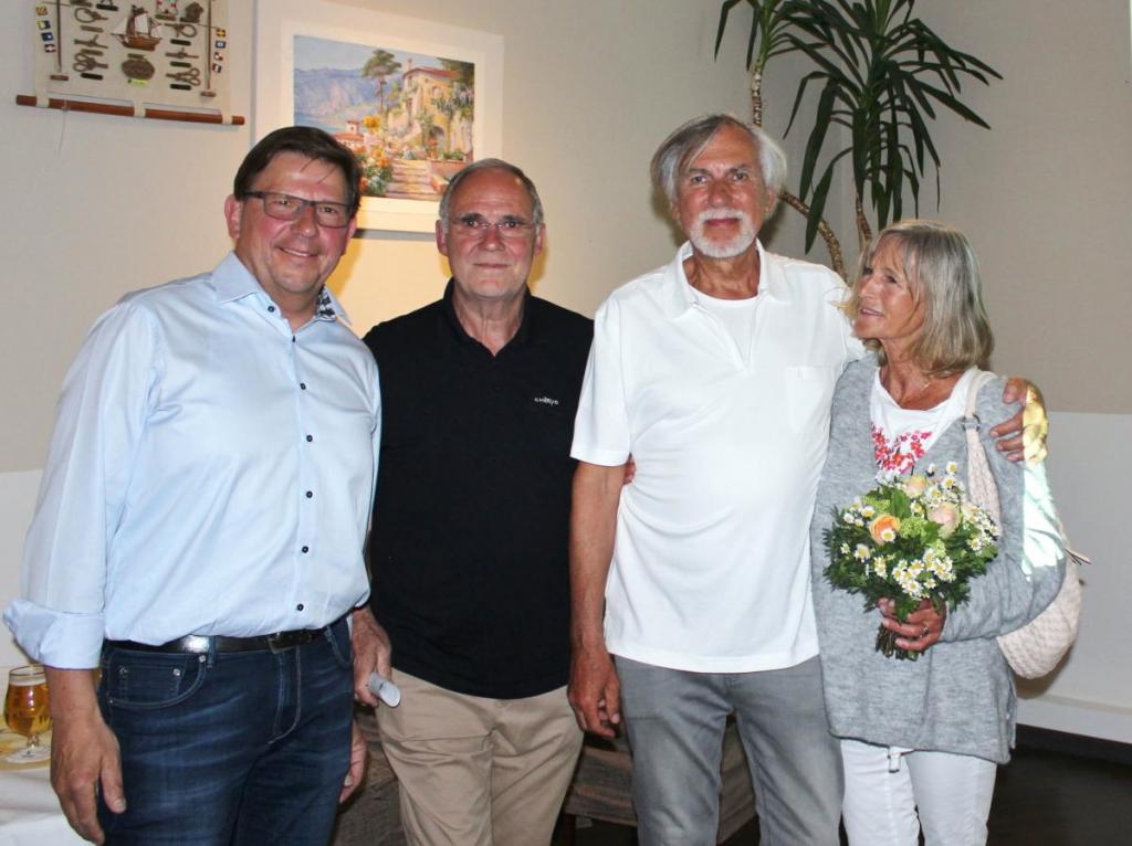 In Feierlaune (v.l.): Max Kommorowski, Rolf Lammert und Ehepaar Seligmann