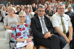 Hielten Ansprachen: Schulleiterin Martina Meyn-Schneider, Schulrat Dirk Janssen (M.) und Bürgermeister Peter Liske (BWG)