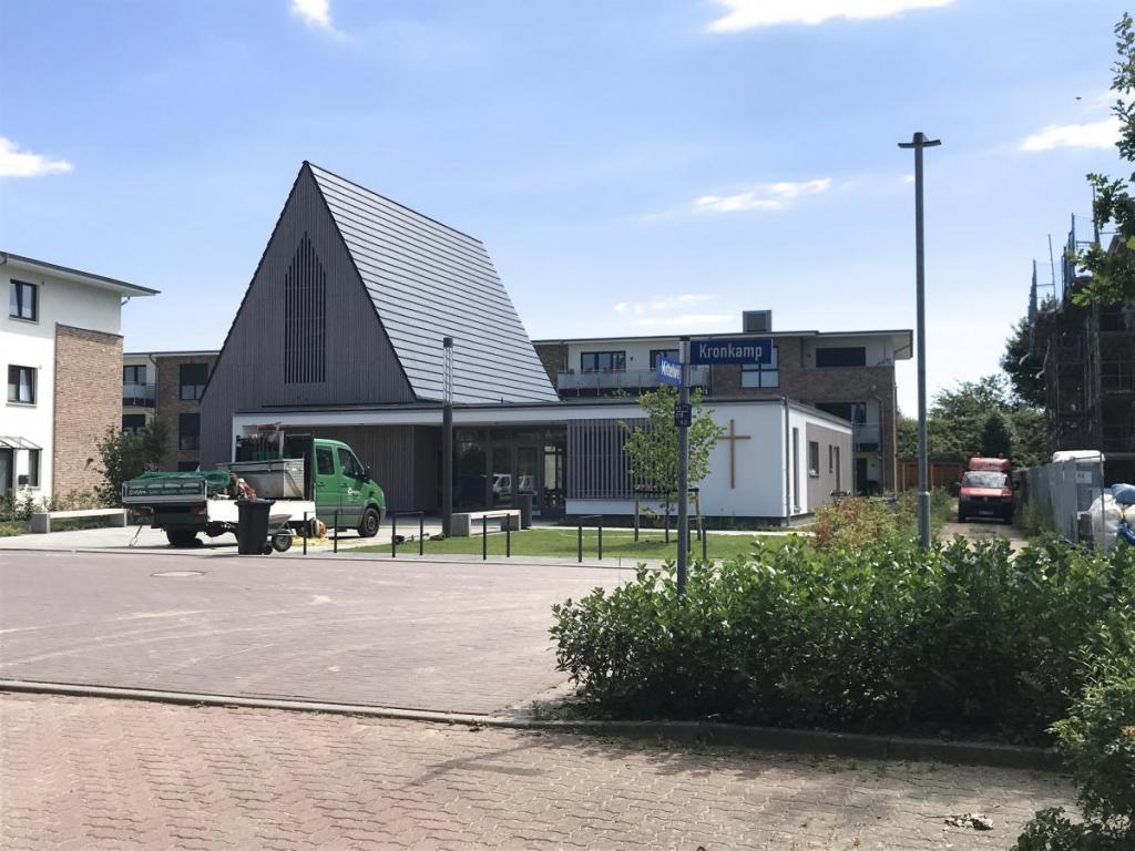 Durch das Verlängern der Hecke soll die Zufahrt schmaler werden