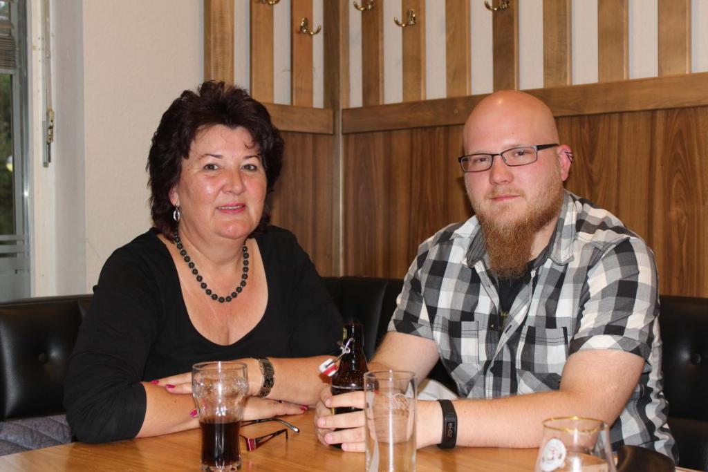 Eigentümerin Monika Hutny mit Sohn Tobias