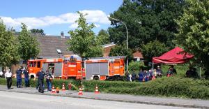 Von der Straße aus zu sehen: Die Jugendfeuerwehren im Einsatz an der Schule