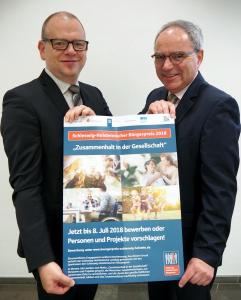 Dr. Stephan Kronenberg (re.) und Jan Köber von der Sparkasse Südholstein rufen zur Bewerbung auf