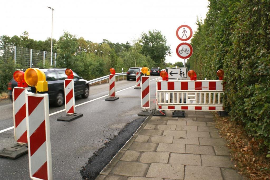 Der Autoverkehr wird einspurig über die Brücke geleitet