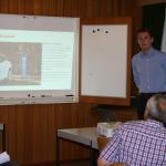 Eike Hendrik Jahn informierte mit einer Präsentation über E-Mobilität.