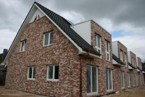 Das Neubau-Reihenhaus in der Kieler Straße in Bönningstedt ist bereits vollständig verkauft.