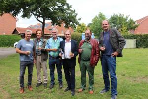 Links außen zwei der BWG-Gründungsmitglieder, Jens Zimdahl und Prof. Dr. Günther Ringle, sowie Joachim Czolbe, Jörg Hahn, Niels Hansen und Stefan Kiel.
