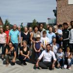 In großer Runde picknickten die Helfer gemeinsam auf dem Kirchplatz in Hasloh.
