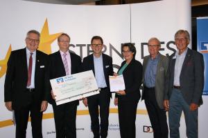 2000 Euro Preisgeld wurde dem Elmshorner Schachclub übergeben.