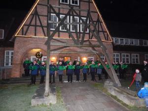 Der Musikzug Hasloh verbreitet Weihnachtsstimmung. Foto: Musikzug FF Hasloh