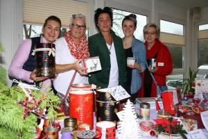 Nicole Brügge (Mitte) und ihr Team veranstalteten einen stimmungsvollen Markt für Bewohner und Gäste.