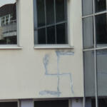 Farbschmierereien am Geschäftsgebäude in Bönningstedt