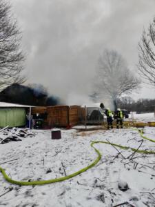 Großfeuer in Hasloh – 80 Einsatzkräfte der Freiwilligen Feuerwehren im Einsatz